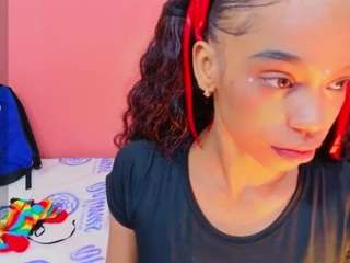petitelittleebon... Live Webcam on CamSoda