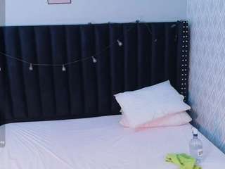  petitelittleebonyy chat room