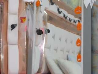 petitelittleebon... Live Webcam on CamSoda