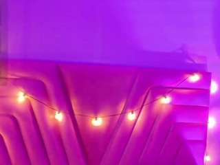 petitelittleebon... Live Webcam on CamSoda