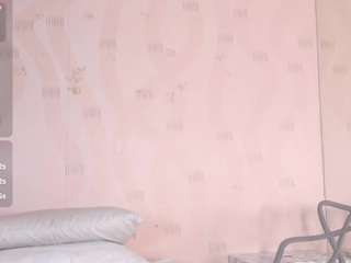 petitelittleebonyy Live Webcam on CamSoda