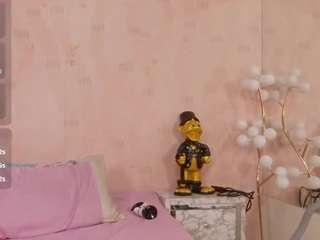 petitelittleebonyy's CamSoda show and profile