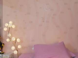 petitelittleebonyy live cam profile