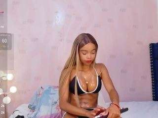 petitelittleebonyy webcam