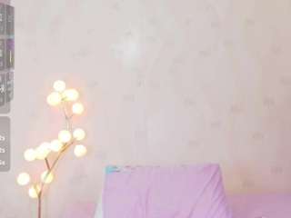 petitelittleebon... Live Webcam on CamSoda