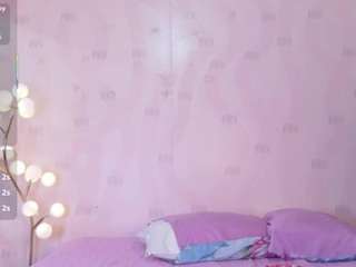 Bu model şu anda canlı. petitelittleebonyy