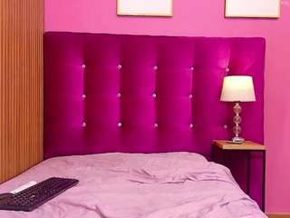 petitelittleebonyy live cam preview