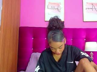petitelittleebonyy