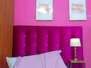 petitelittleebonyy live cam preview