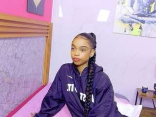 petitelittleebonyy