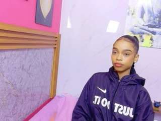 petitelittleebonyy