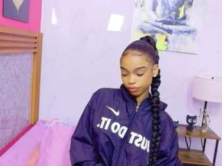petitelittleebonyy