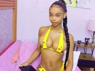 petitelittleebonyy