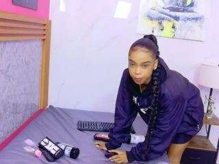 petitelittleebonyy