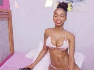petitelittleebonyy