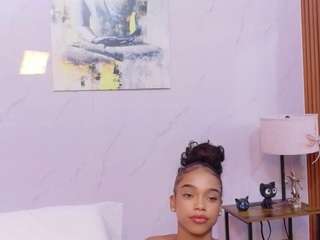 petitelittleebonyy