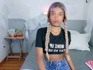 petitelittleebonyy
