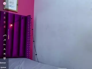 petitelittleebonyy's Live Sex Cam Show
