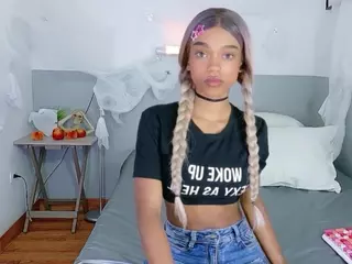 petitelittleebonyy