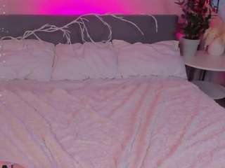 Discover sara-moor from CamSoda