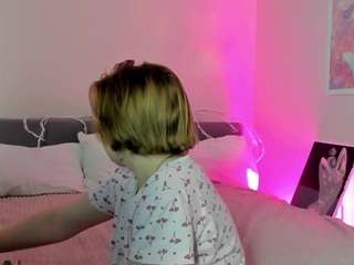  sara-moor chat room