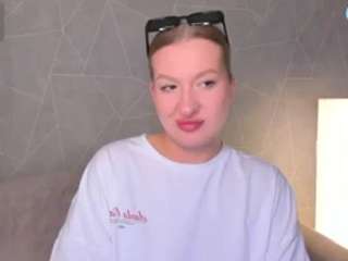 hollyy-lee from camsoda
