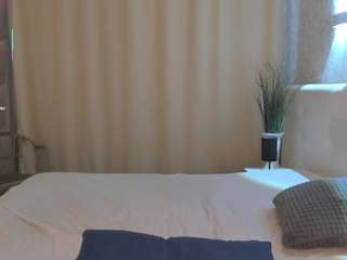 hollyy-lee's CamSoda show and profile