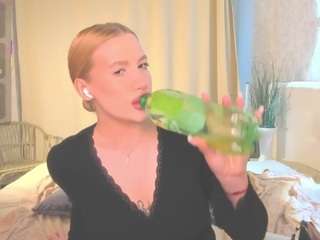 hollyy-lee live cam profile