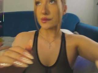 hollyy-lee