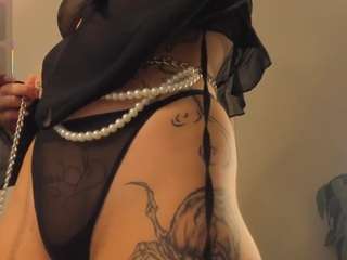 hollyy-lee