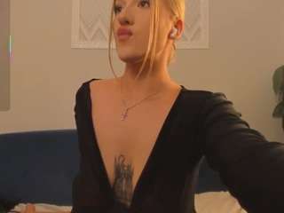 hollyy-lee