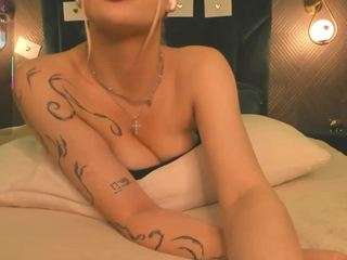hollyy-lee