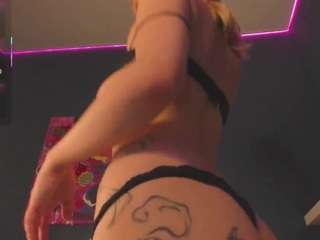 hollyy-lee