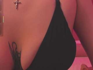 hollyy-lee
