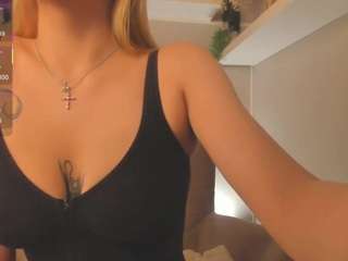 hollyy-lee