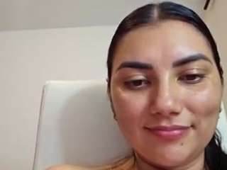 le modèle kerry-90 est en webcam porno dans un show sur le site camsoda, il possède les tags suivants: anal,lovense,wet,toys,teen (18+),tattoos,strapon,smoking,shower,nipples,ball-sucking,lush,natural,hairy pussy,cooking,black hair,blowjob,fingers,brown eyes,cum