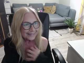 le modèle sofiadream est en webcam porno dans un show sur le site camsoda, il possède les tags suivants: bdsm,fetish,sph,smoking,sexy,sexting,no drinking,mistress,joi,german,bigboobs,foot-fetish,feet,erotic dance,dominatrix,domination,domina,cuckold,cougar,cfnm