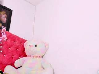 angela-saenx webcam model
