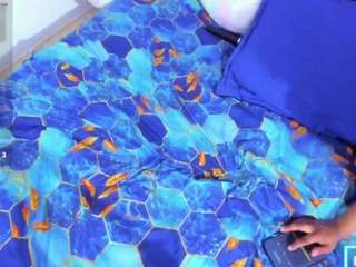 angela-saenx webcam model