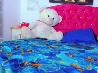 angela-saenx webcam model