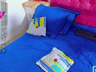 angela-saenx webcam model