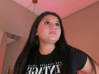 avymilton, female webcam model,  years old, on live webcam