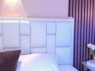 Mẫu này đang trực tiếp. avymilton