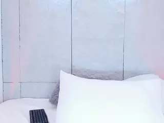AvyMilton's Live Sex Cam Show