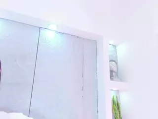 AvyMilton's Live Sex Cam Show