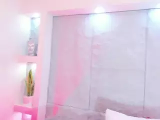 AvyMilton's Live Sex Cam Show