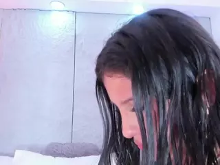 AvyMilton's Live Sex Cam Show