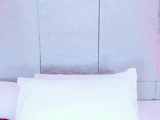 AvyMilton's Live Sex Cam Show