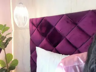 AvyMilton's Live Sex Cam Show
