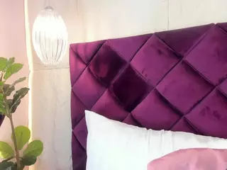 AvyMilton's Live Sex Cam Show